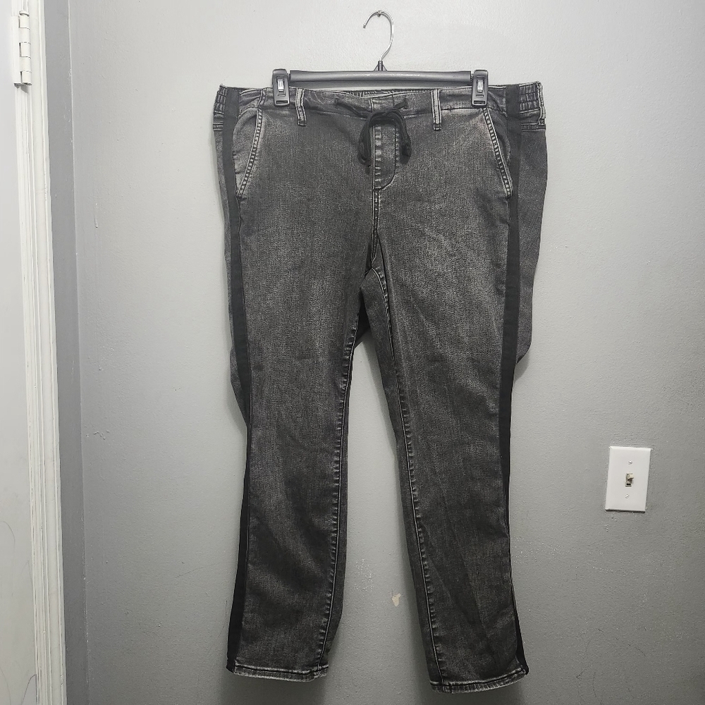 Torrid women's gray jeans size 2R 18/20 elastic waist Pull-On pants